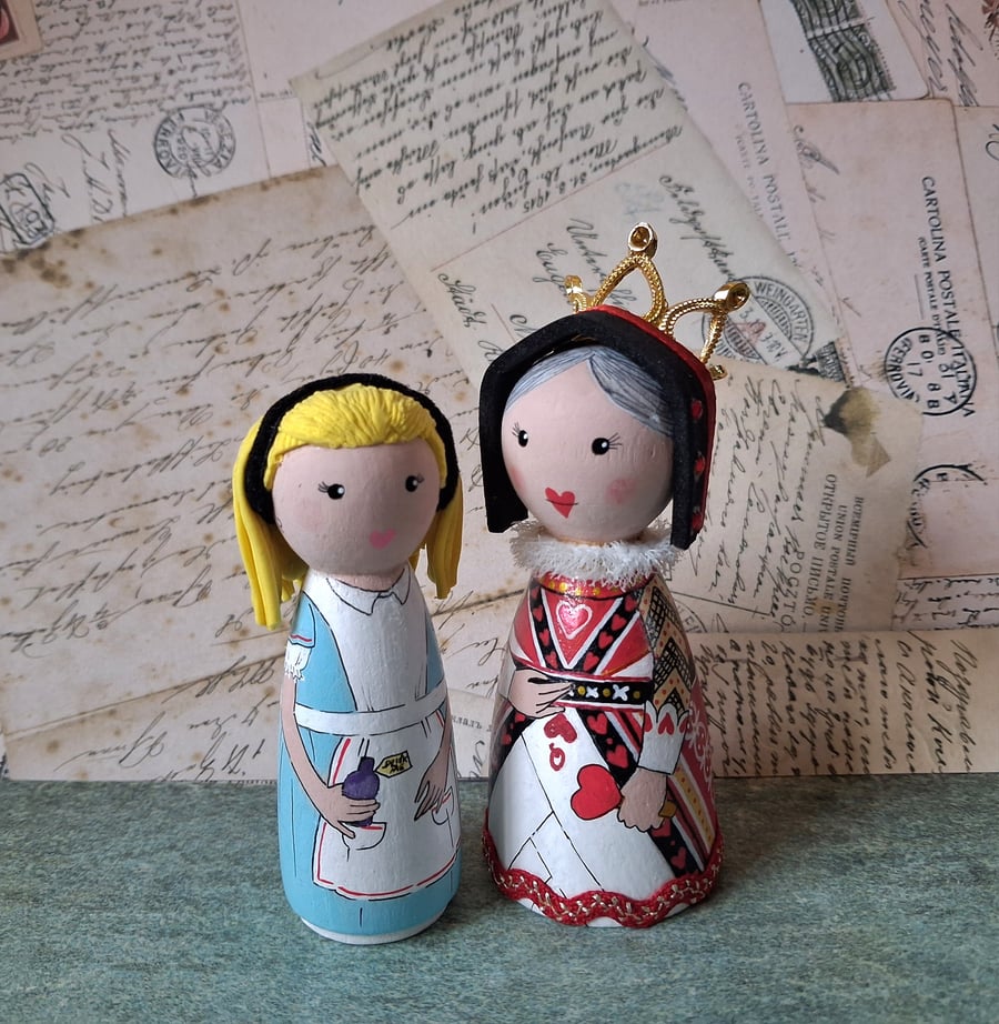 Queen of Hearts, Alice in Wonderland peg doll set.