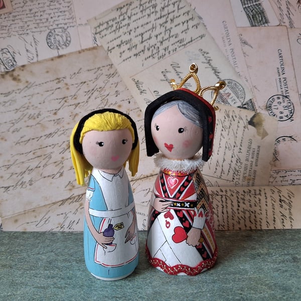 Queen of Hearts, Alice in Wonderland peg doll set.
