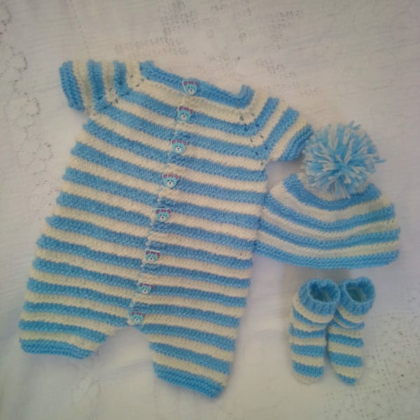 Short Sleeved All in One Baby's Romper Suit With A Hat and Socks, Baby's Gift
