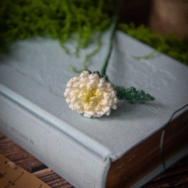 Chrysanthemum Crochet Bookmark - Petite Edition