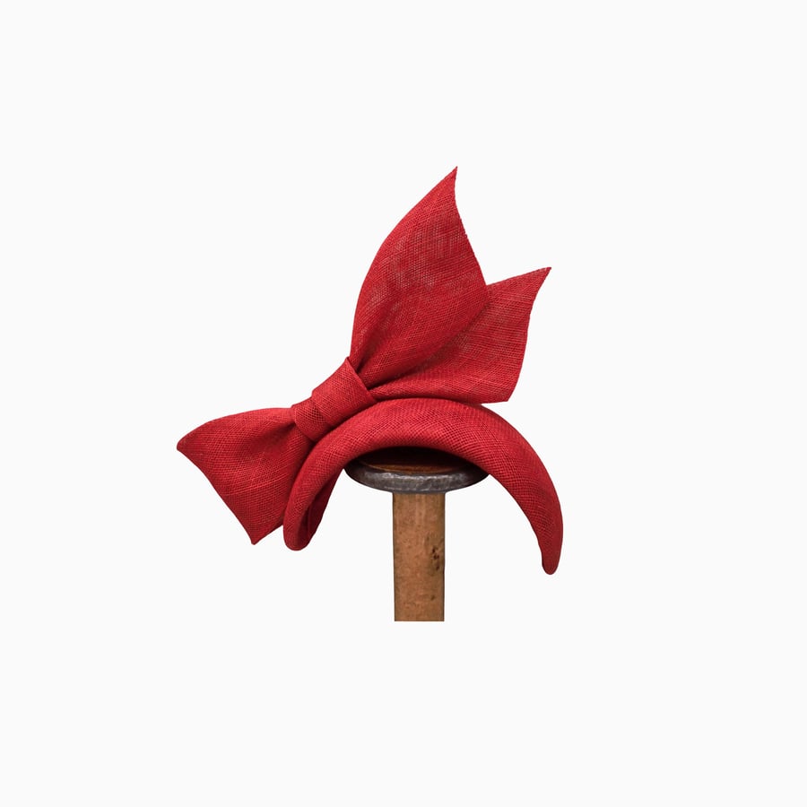 Red Fascinator Hat – Handmade Elegant Headpiece for Wedding, Royal Ascot 