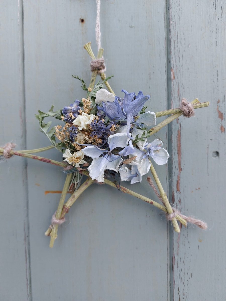 Dried Flower and Foliage Star. Handmade. 14x14cm