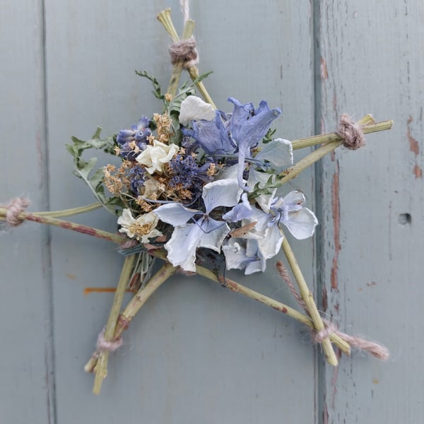 Dried Flower and Foliage Star. Handmade. 14x14cm