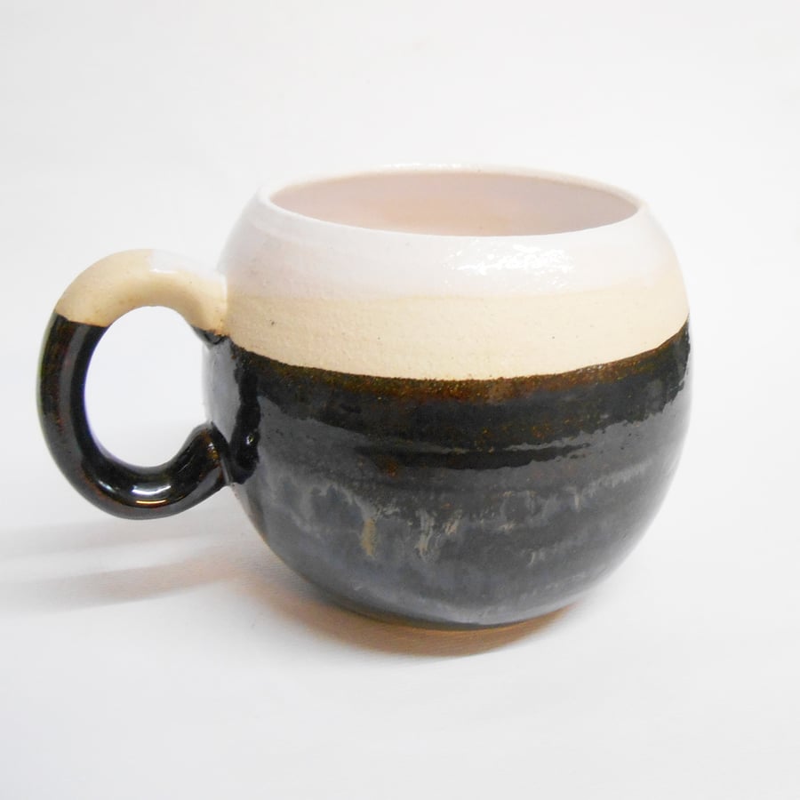Mug Huggable Mirror Black Stoneware Ceramic.