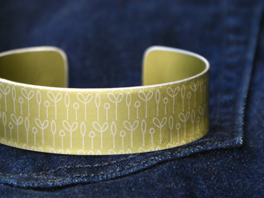 Spring buds pattern aluminium cuff bracelet olive green