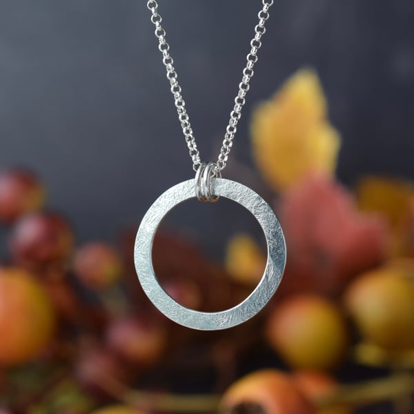 Textured Silver Circle Necklace 