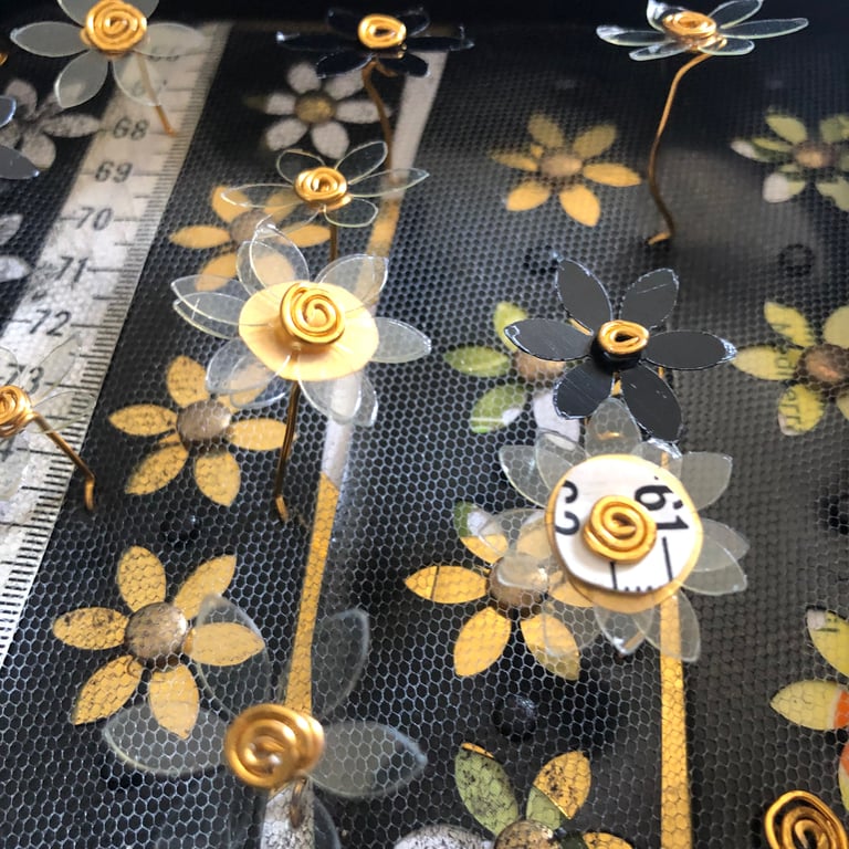 Framed 3d flowers assemblage 