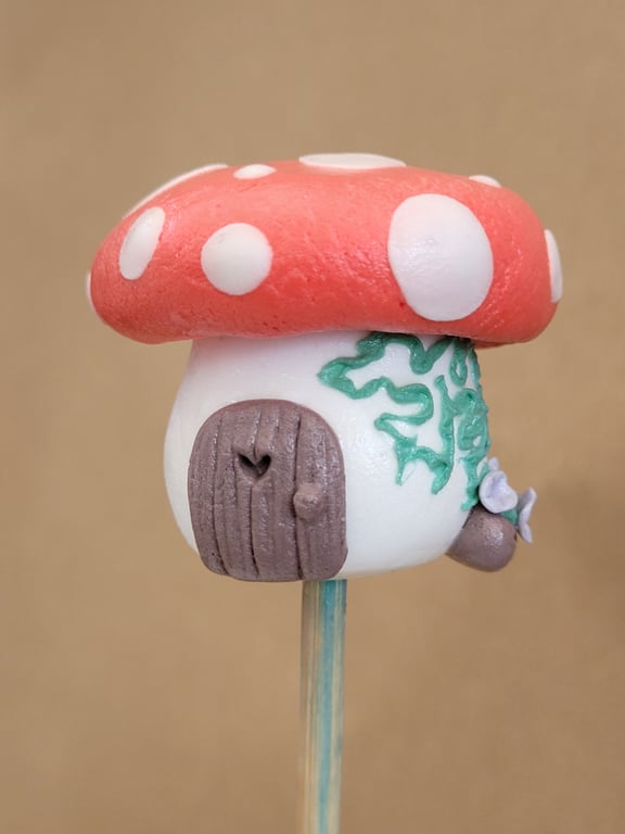 Creeping Ivy mushroom Fairy home House Plant Pot Ornament- Pot Pal 
