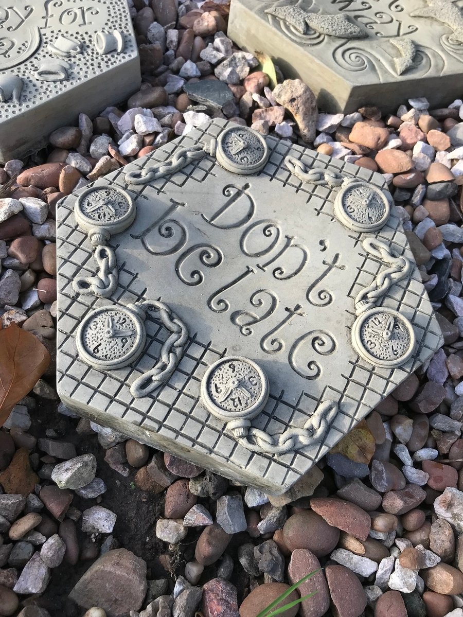 Alice in Wonderland 'Don't Be Late' Stepping Stone Garden Ornament