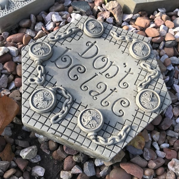 Alice in Wonderland 'Don't Be Late' Stepping Stone Garden Ornament