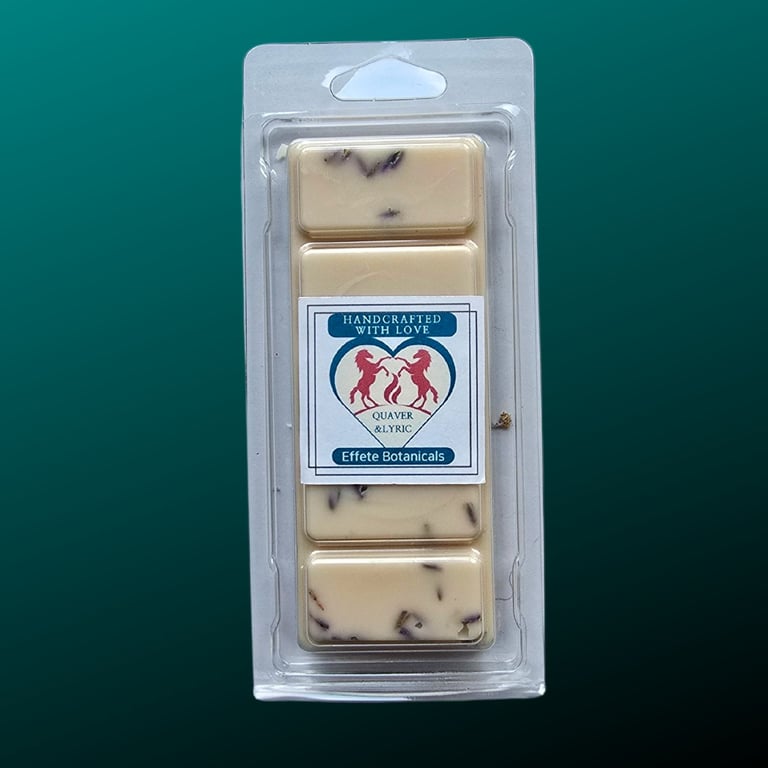 Soy Wax Melt Bar With Botanicals in Clamshell Effete 65g