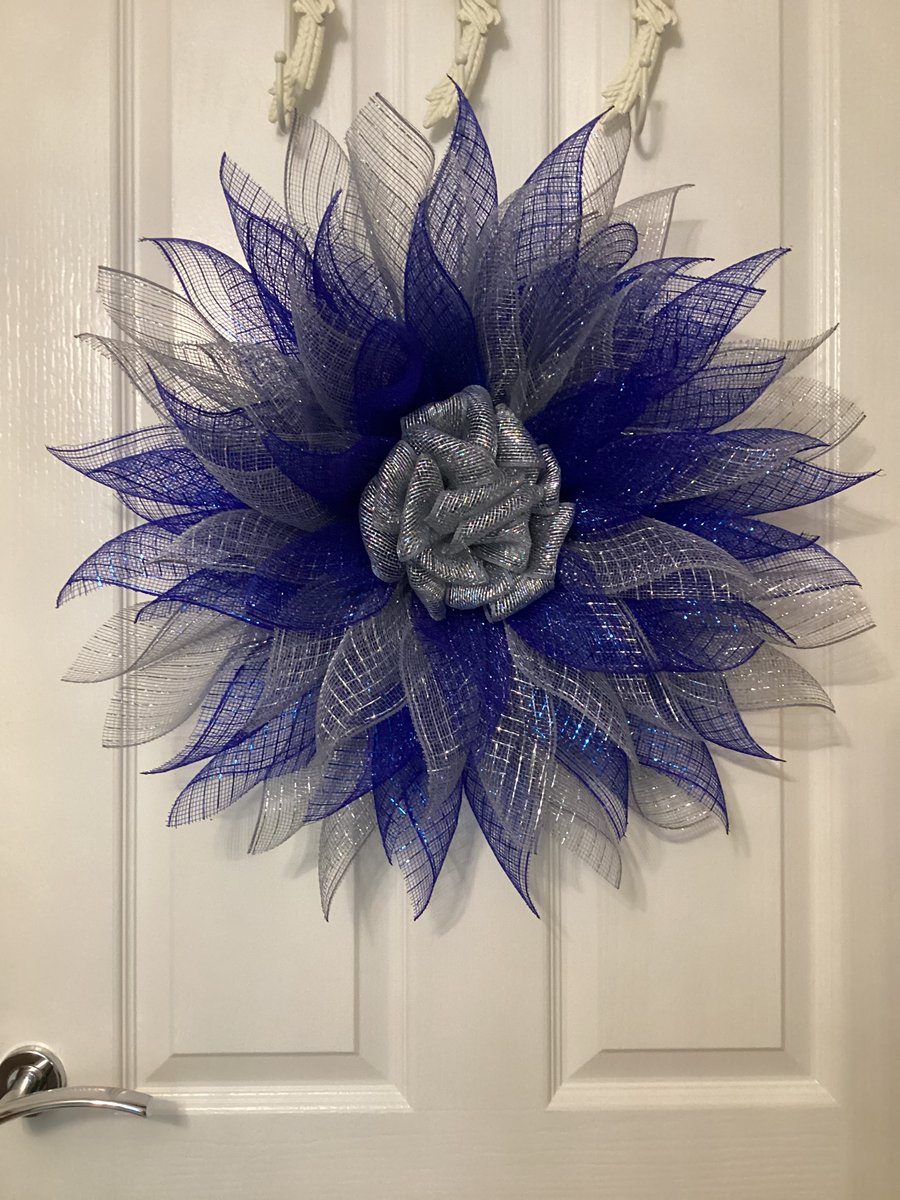 Mesh door, wall wreath in blue and silver