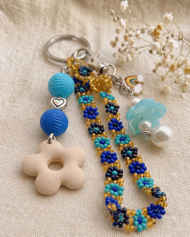 Y2K Blue Flower Bag Charm - Beaded Daisy Keyring - Retro Floral Clay Accessory