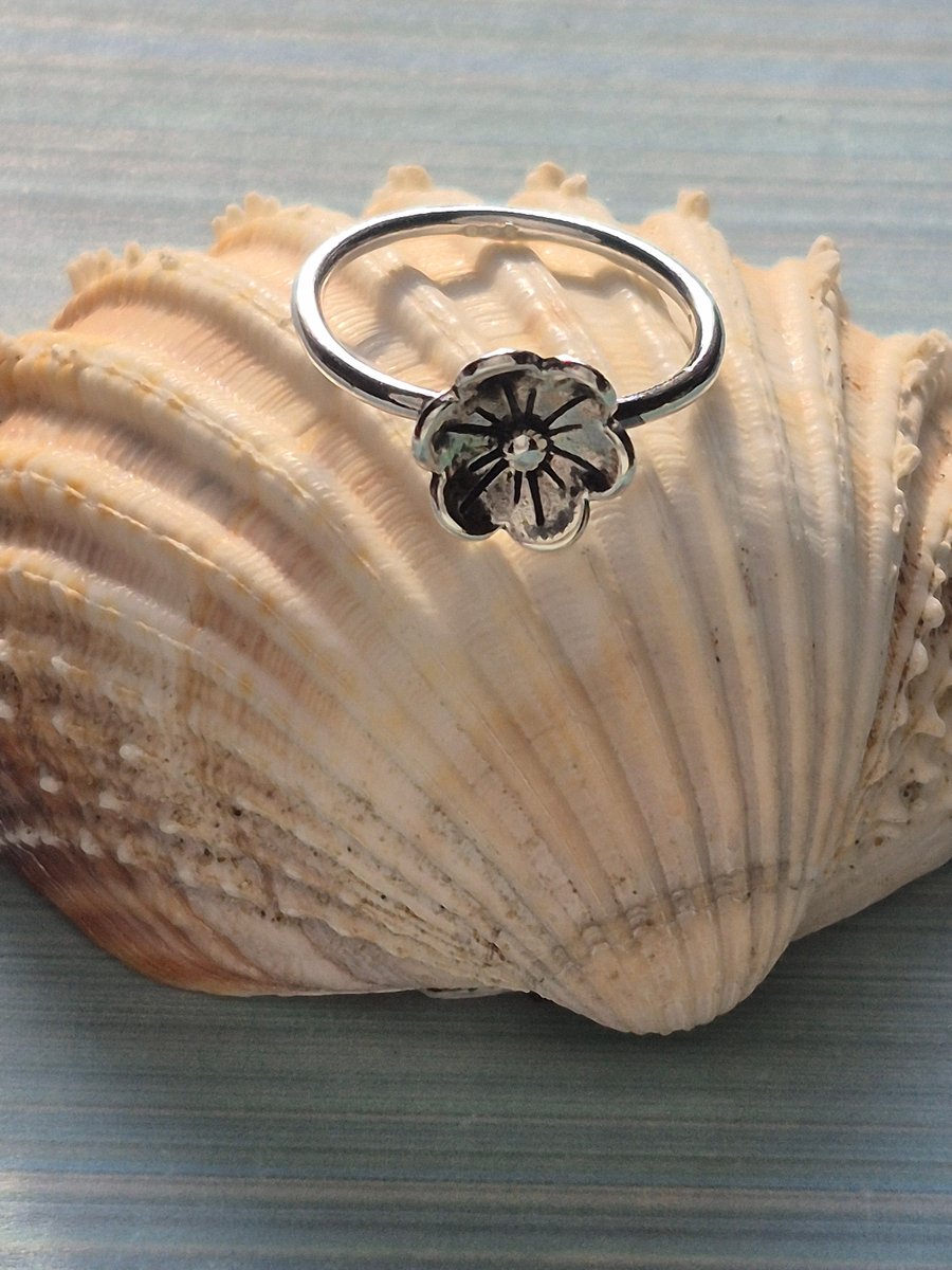 Beautiful Sterling Silver 925  Filigree Floral Ring 