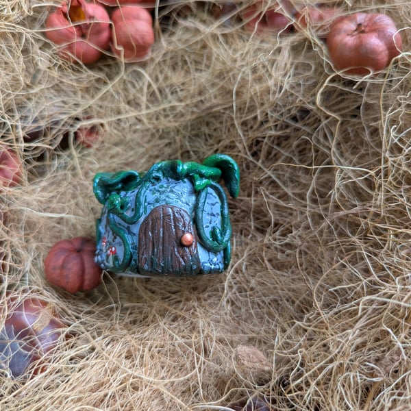 Fairy house, fairy door ornament 