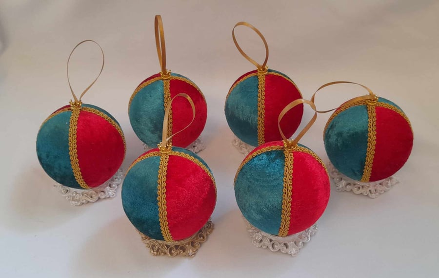 Beautiful handmade traditional Christmas Baubles tree decorations set of six