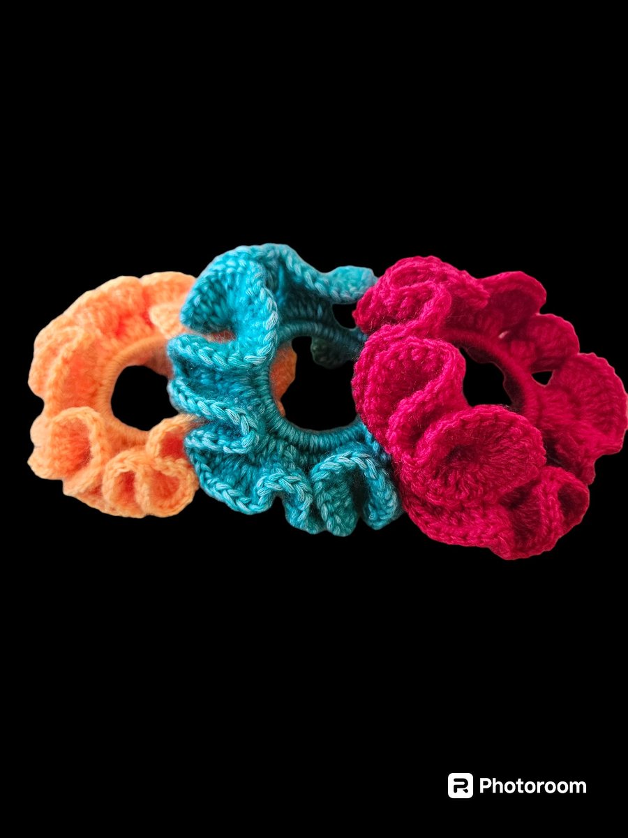 Crochet scrunchie set
