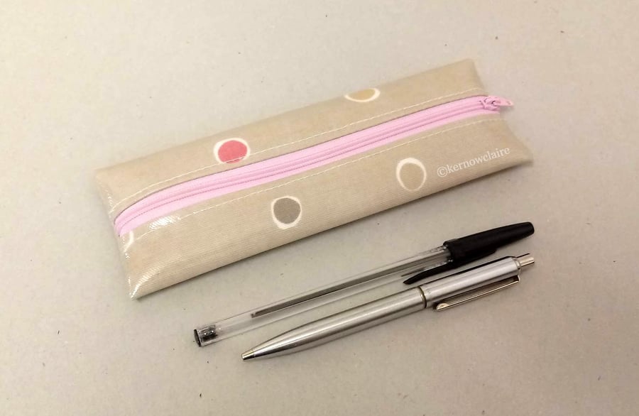 Pencil case in beige with pink and tan spots