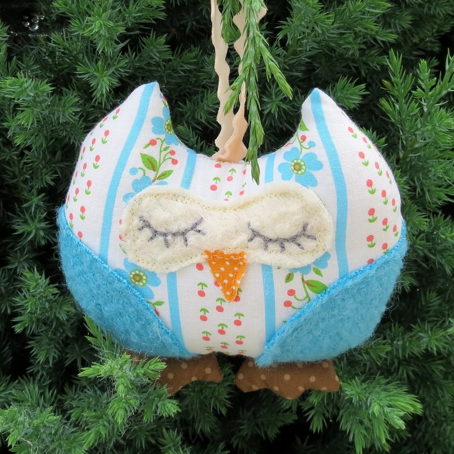 A hanging owl for a door or window. Vintage 1960s fabric.