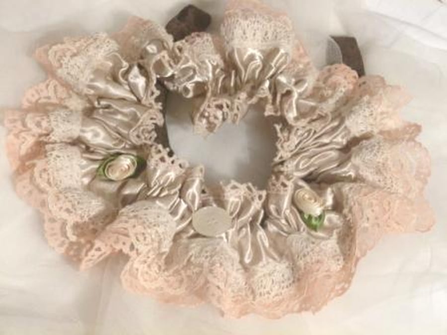 Wedding Garter - Victoriana Peach