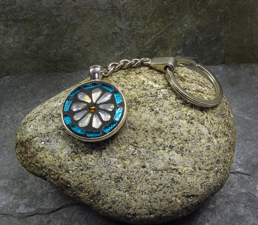 Dainty Daisy Mosaic Keyring