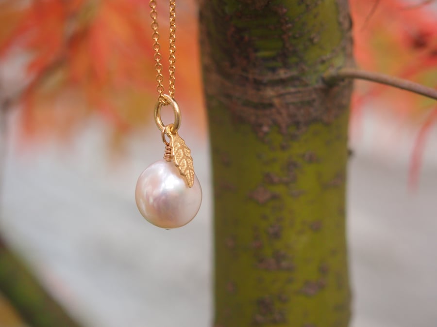 "Apple" freshwater pearl pendant