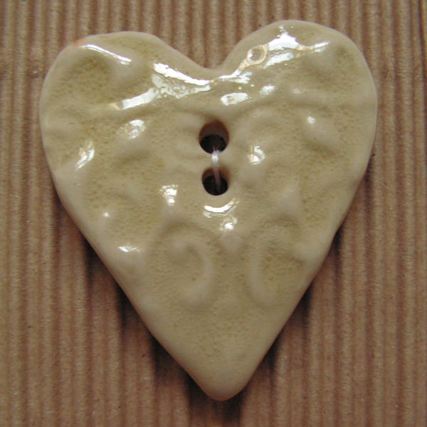 Set of 3 ceramic patterned heart buttons