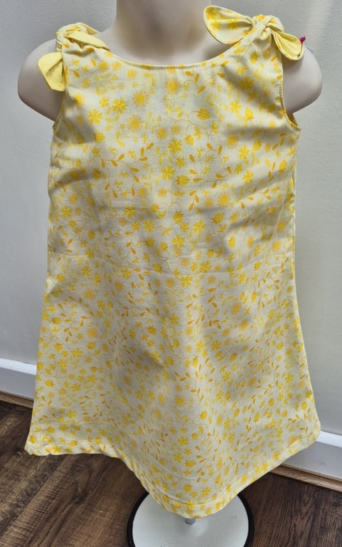 Girls dress yellow flowers age 4-5 years