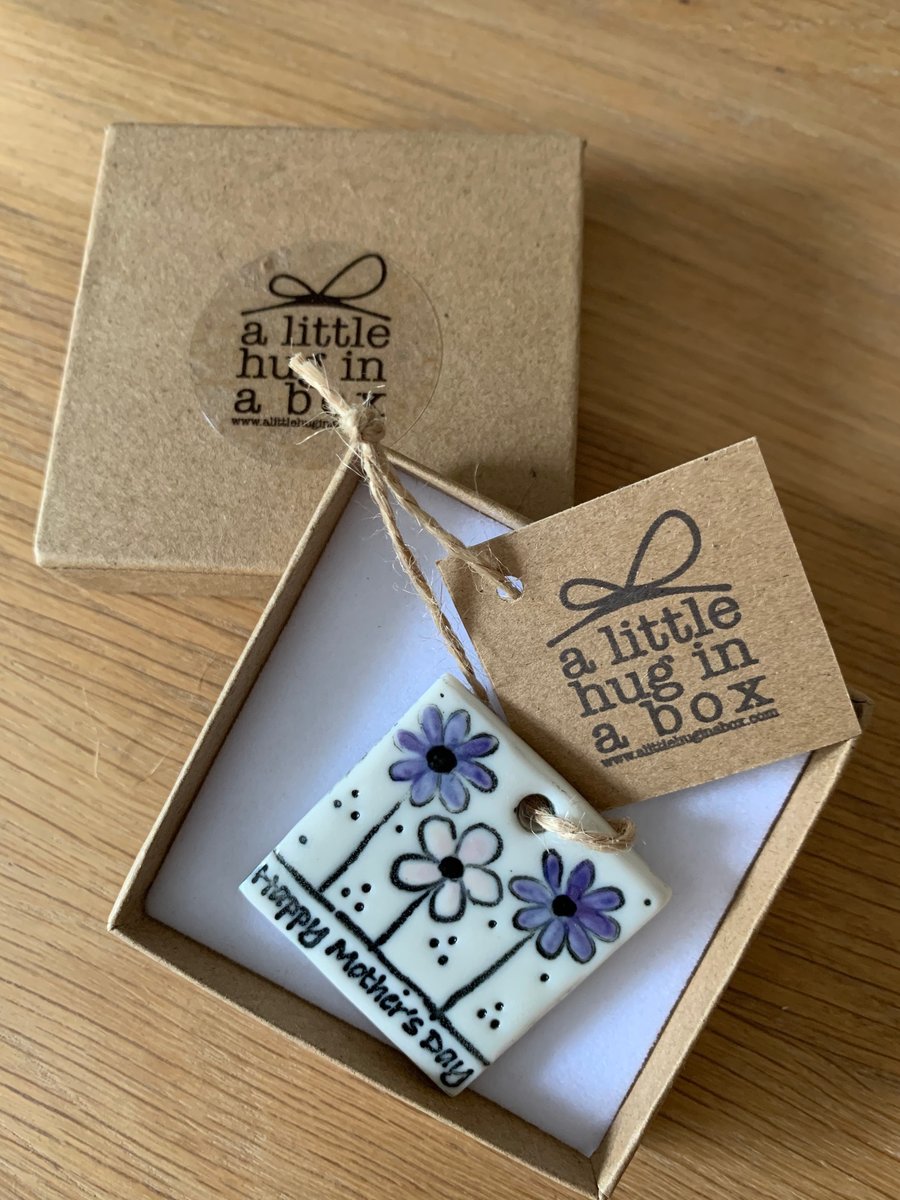 A little hug in a box porcelain (Blue) Happy Mothers Day Gift Tag