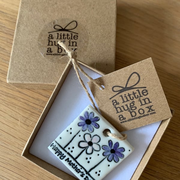 A little hug in a box porcelain (Blue) Happy Mothers Day Gift Tag