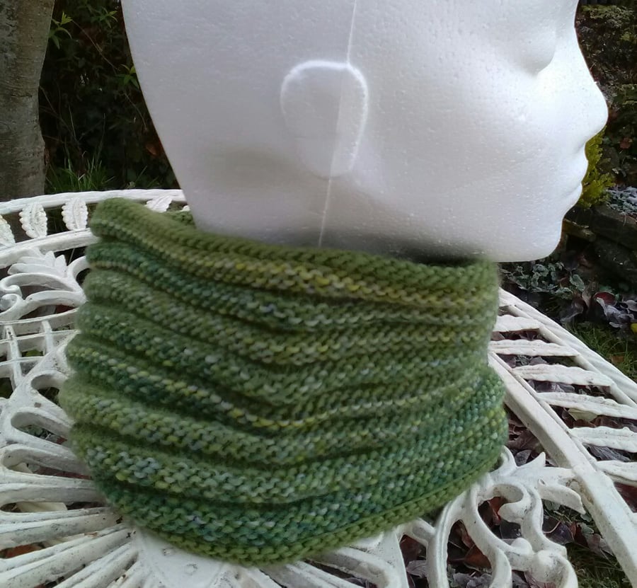Handknit Pure Wool Textured Circular Cowl in Apple Greens