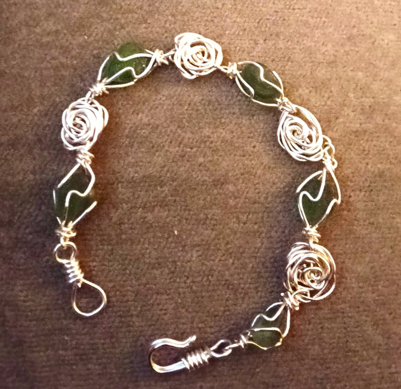 LEAVES & ROSES