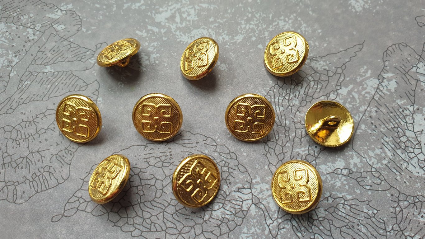 15mm 24L CELTIC style Buttons 1980s Vintage  in Gold