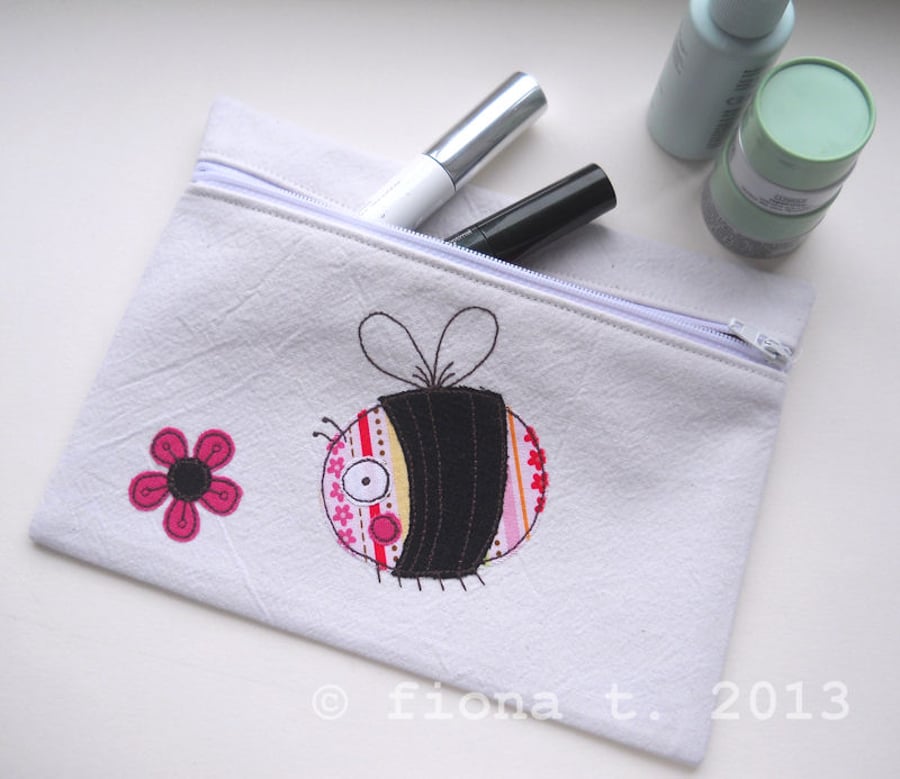 free embroidery pink bee purse