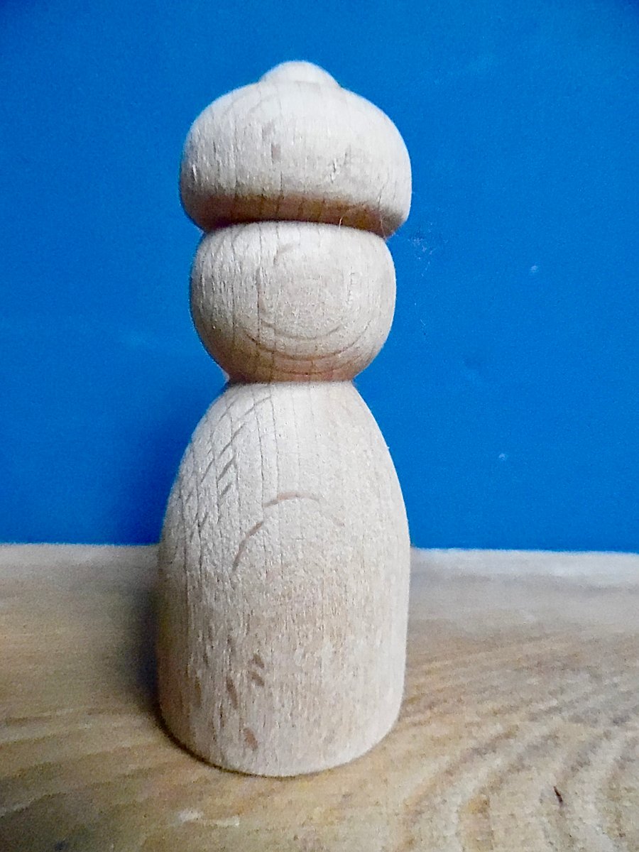 5 x Rounded  body 7cm peg dolls Lady in  Hat beechwood  EN71 1-2-3 certified