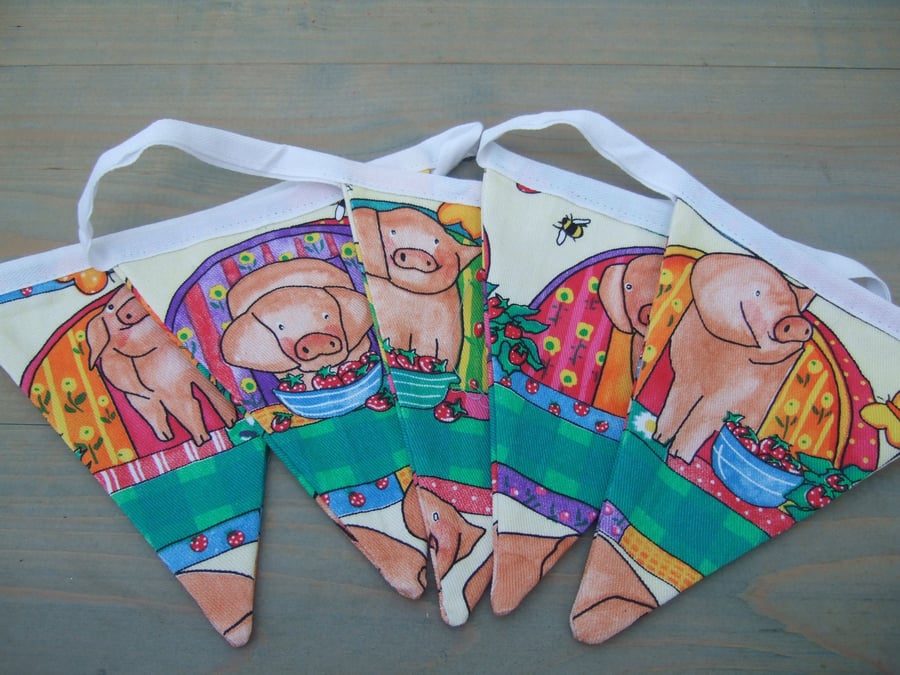 Bunting, Little Pigs