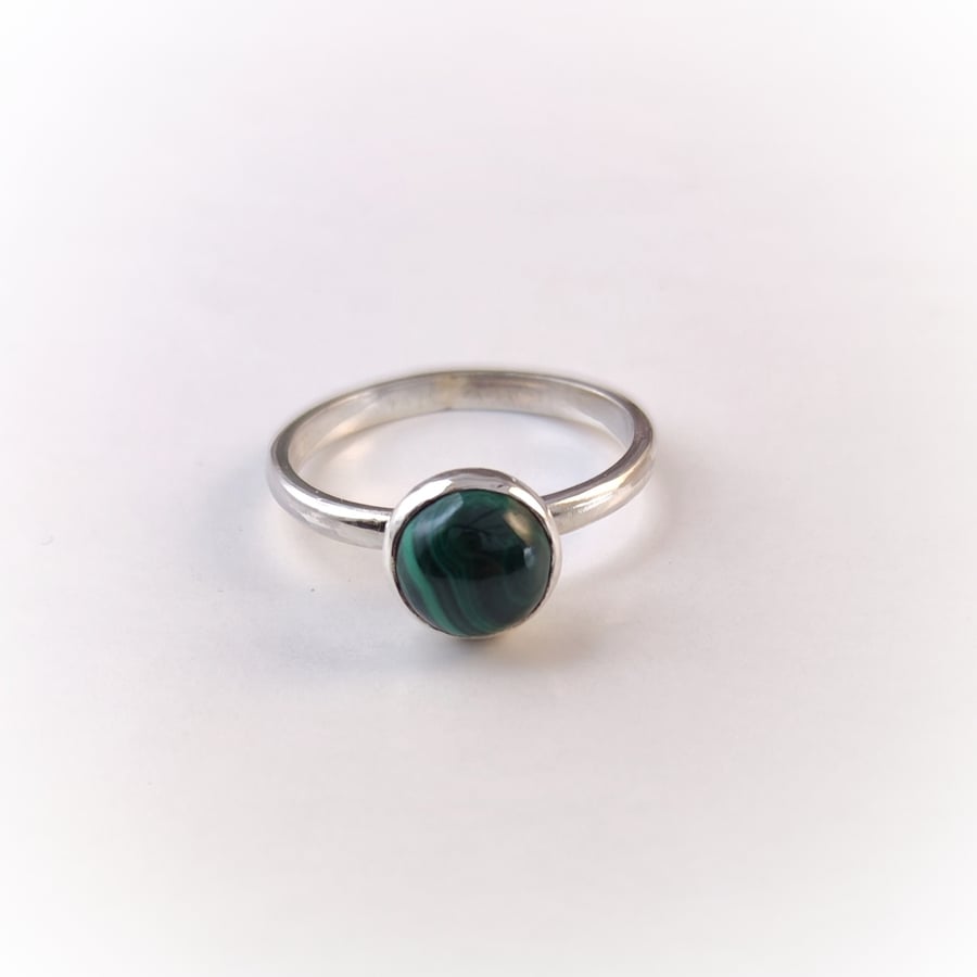 Silver ring with malachite
