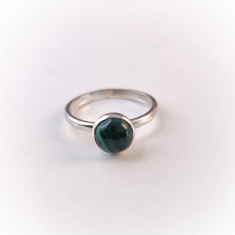 Silver ring with malachite