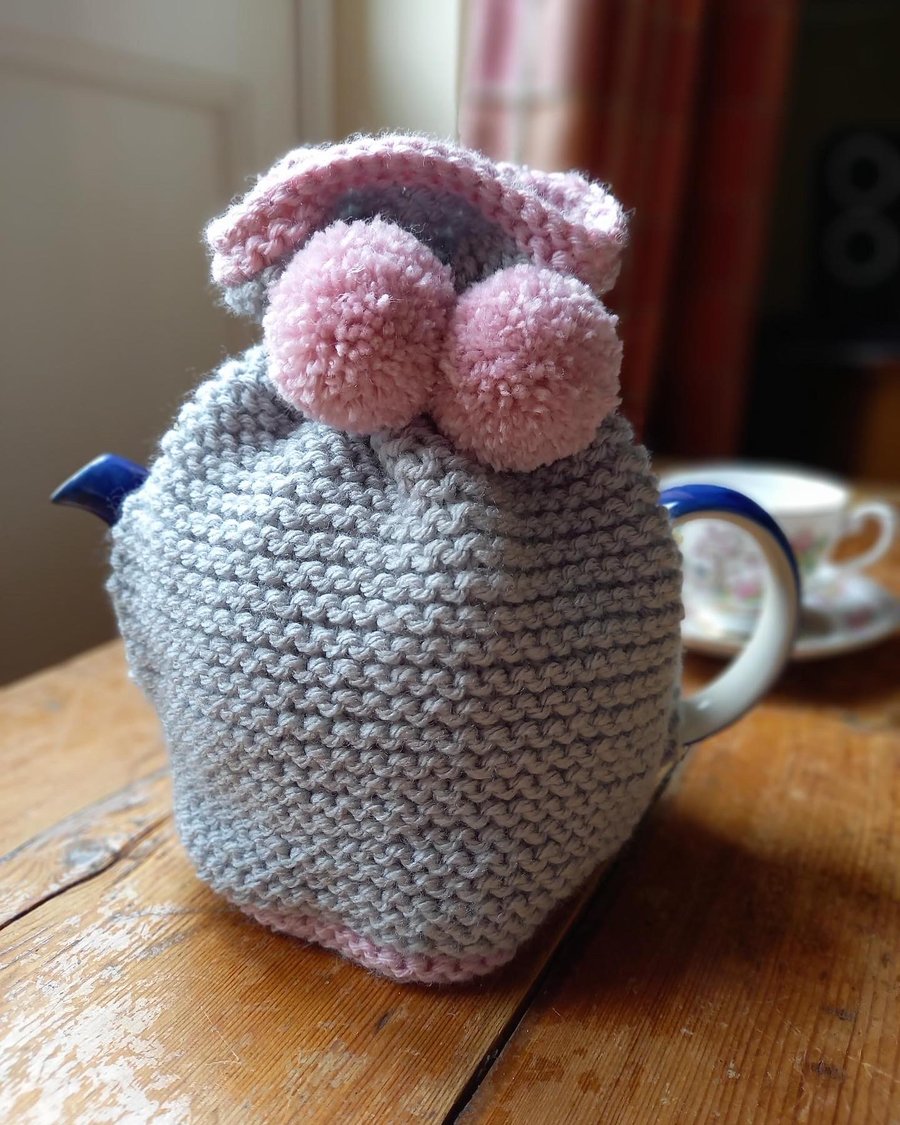 Hand knitted 2 pint (4 cup) tea cosy