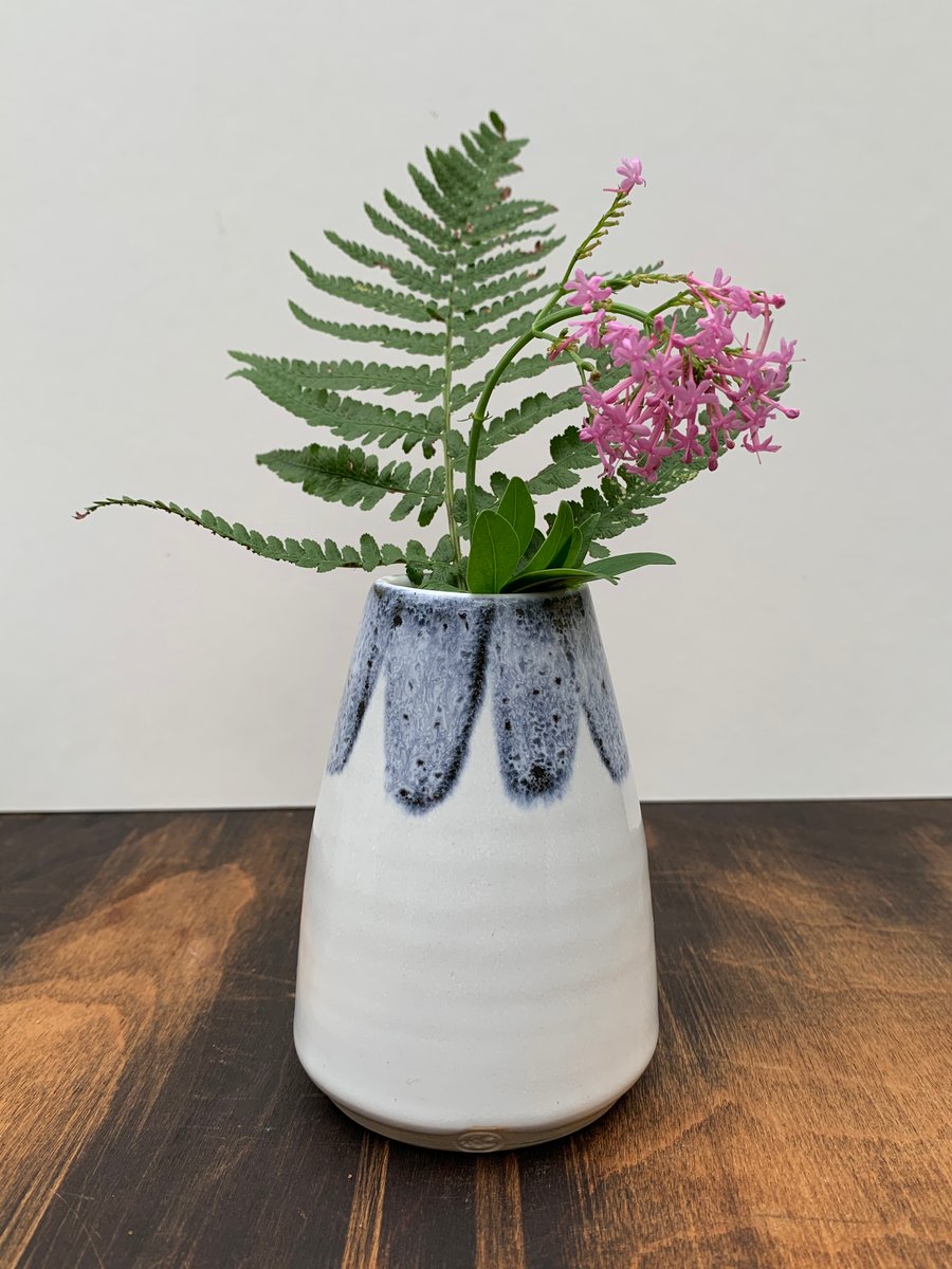 Bud Vase, white with blue decoration (i)