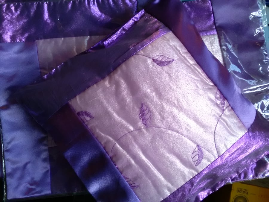 BLINGY BEDROOM CUSHIONS Pink & Purple