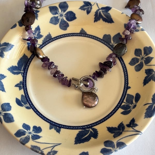Amethyst chip and pearl necklace 