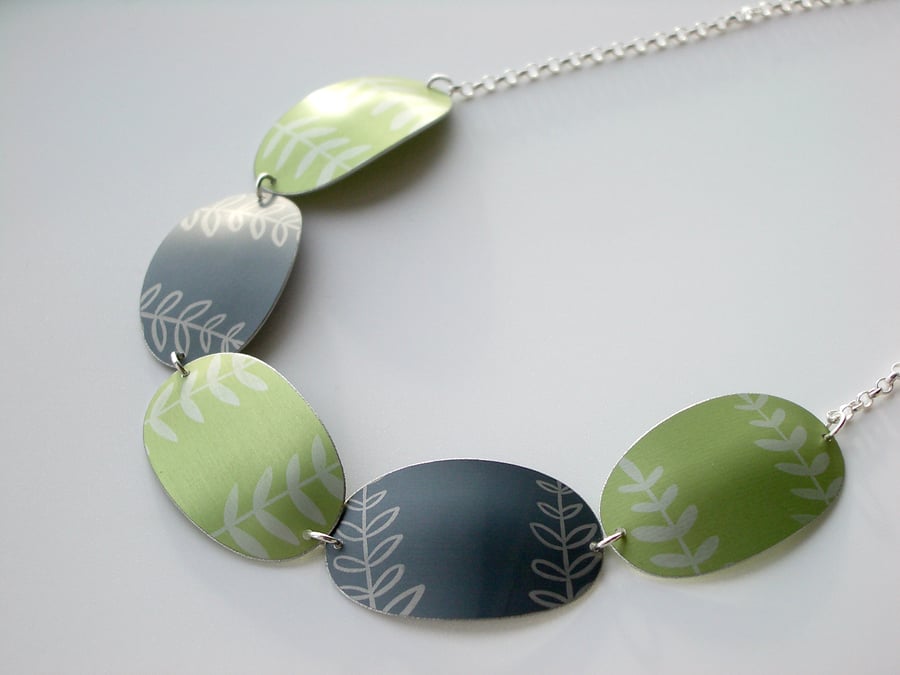 Leaf necklace in grey and green