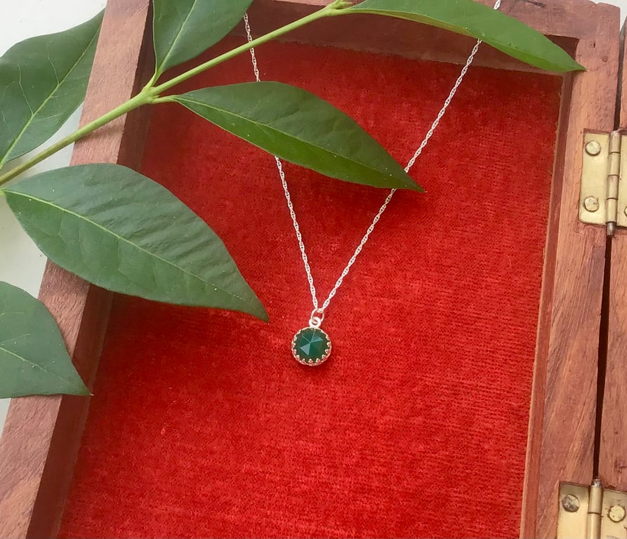 Summer Seconds 'Enchanted' Green Agate pendant necklace