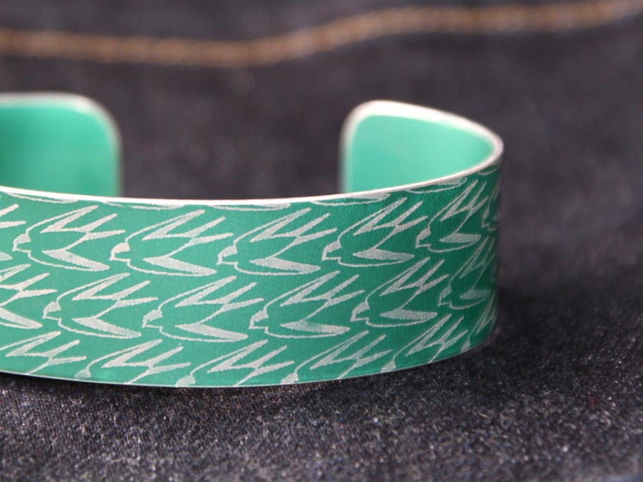 Geometric swallow pattern cuff bracelet jade green
