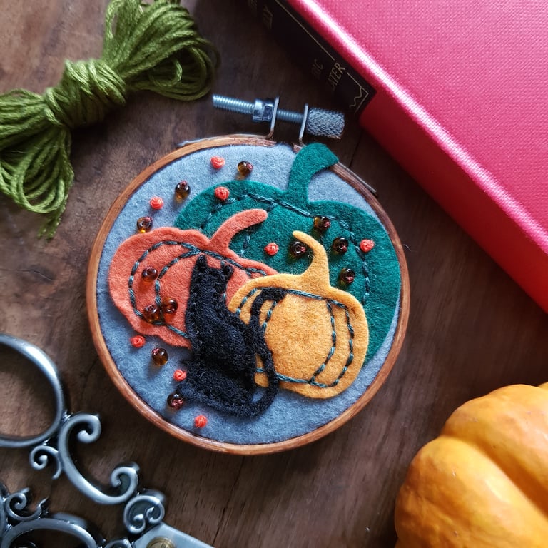 Black cat with pumpkins - small wall decoration 