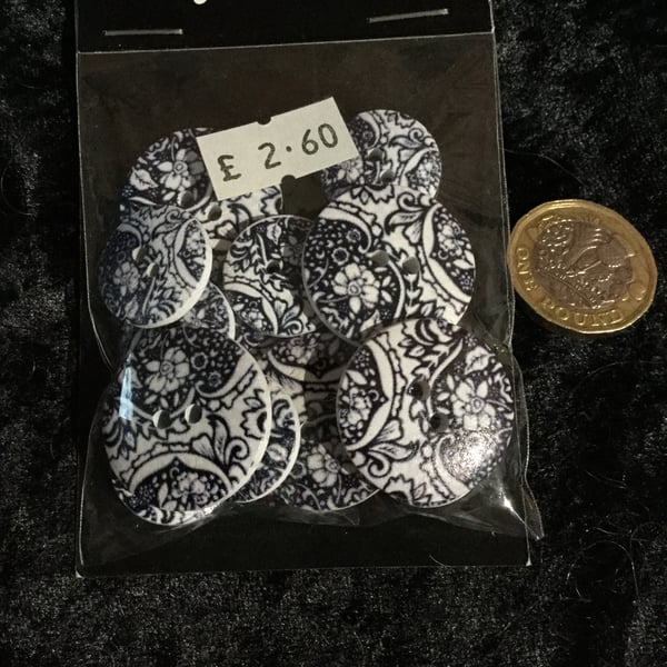 Craft Buttons Navy Blue Floral (N.29)