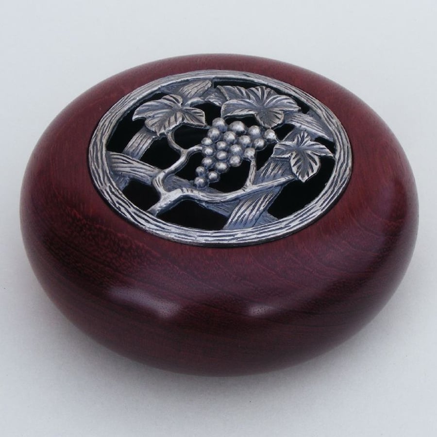 Purple Heart Potpourri Bowl with ’Grape Vine’ P... Folksy