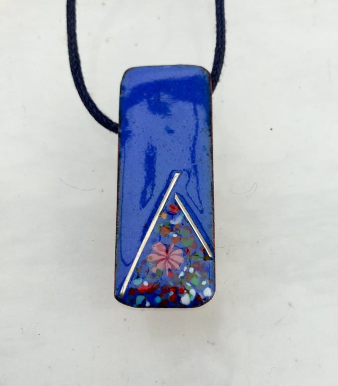 SMALL, SLIM, OBLONG FLORAL ENAMELLED PENDANT WITH STERLING SILVER DESIGN