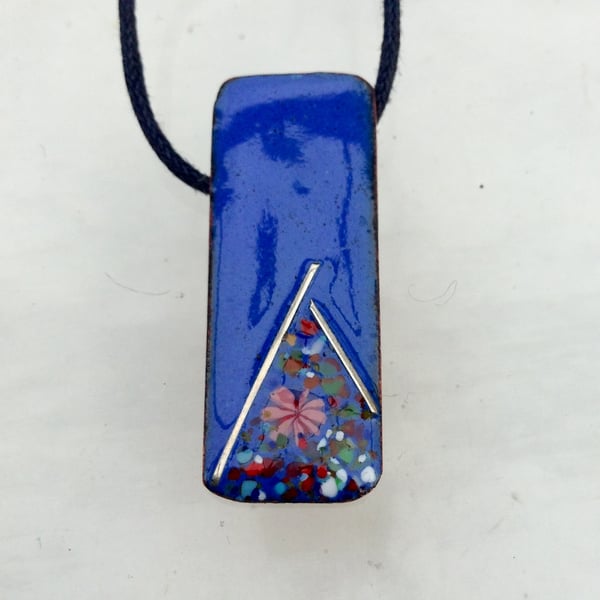 SMALL, SLIM, OBLONG FLORAL ENAMELLED PENDANT WITH STERLING SILVER DESIGN
